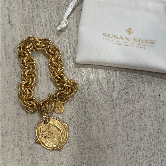 Susan Shaw Gold Medallion Bracelet - Picture 2 of 4